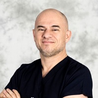 Dr. Wifrido León V., Ginecólogo-Obstetra en Quito