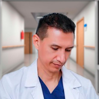Dr. Freddy Estuardo Medrano Yanchatipan, Especialista en Cirugía Plástica Estética y Reparadora en Santo Domingo