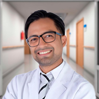 Dr. Néstor Daniel Arias Sánchez, Médico Especialista en Pediatría en Tena