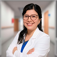 Dra. Nancy Elena Ramos Palacios, Máster en Retina y Vítreo Subespecialista en Trasplante de Córnea y Segmento Anterior en Quito