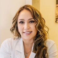 Dra. Janeth Arévalo, Dermatóloga en Loja